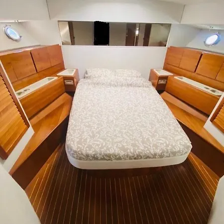 Bateau-hôtel Voyager