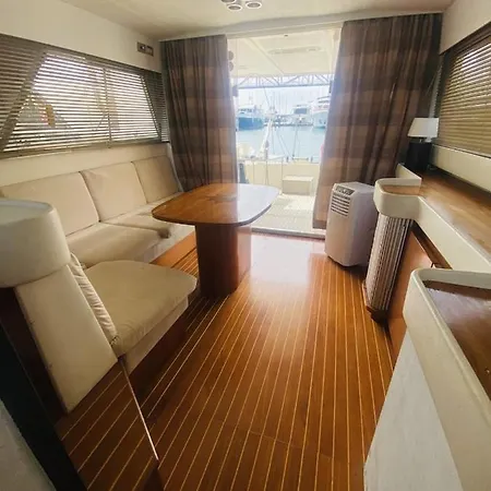 Botel Voyager Barcelona